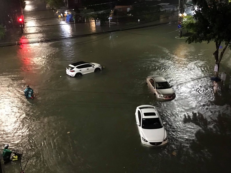 Ngập nước ở TP. Quảng Ngãi, tỉnh Quảng Ngãi sau một trận mưa lớn.