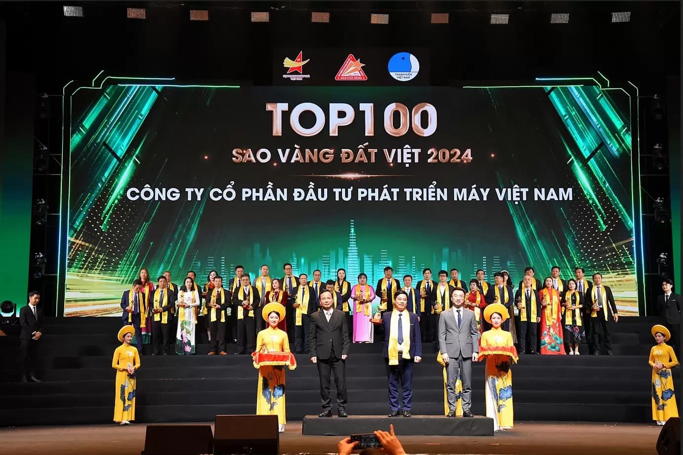 CÔNG TY CỔ PHẦN ĐẦU TƯ VÀ PHÁT TRIỂN MÁY VIỆT NAM (VIMID) VINH DỰ NHẬN GIẢI THƯỞNG TOP 100 SAO VÀNG ĐẤT VIỆT NĂM 2024
