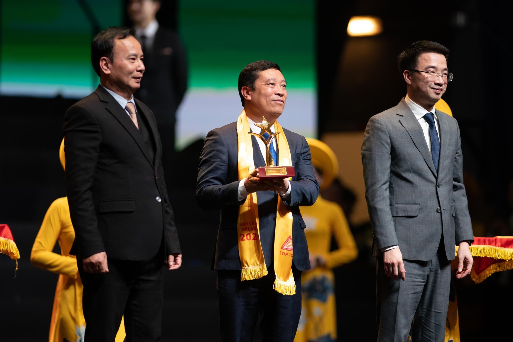 TỔNG CÔNG TY MAY 10 GARCO 10 VINH DANH TRONG TOP 100 SAO VÀNG ĐẤT VIỆT NĂM 2024