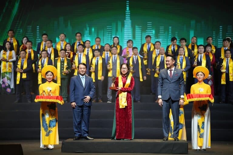 DƯỢC HÀ TÂY HATAPHAR ĐƯỢC VINH DANH TRONG TOP 100 THƯƠNG HIỆU TIÊU BIỂU VIỆT NAM GIẢI THƯỞNG SAO VÀNG ĐẤT VIỆT 2024
