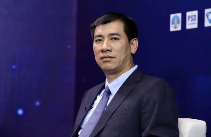 A. Thân Văn Hùng