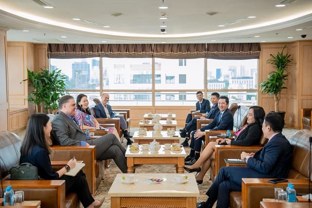 Sacombank gặp gỡ IBM bàn về đẩy mạnh chuyển đổi số