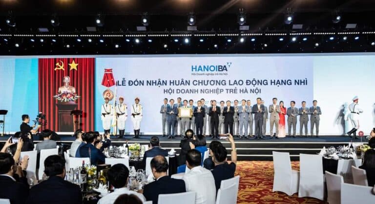 LỄ KỶ NIỆM 30 NĂM PHONG TRÀO DOANH NGHIỆP TRẺ HÀ NỘI ( 2003 2023) VÀ ĐÓN NHẬN HUÂN CHƯƠNG LAO ĐỘNG HẠNG NHÌ
