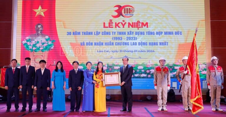 CLB SAO VÀNG ĐẤT VIỆT DỰ LỄ KỶ NIỆM 30 THÀNH LẬP CÔNG TY TNHH XÂY DỰNG TỔNG HỢP MINH ĐỨC VÀ ĐÓN NHẬN HUÂN CHƯƠNG LAO ĐỘNG HẠNG NHẤT