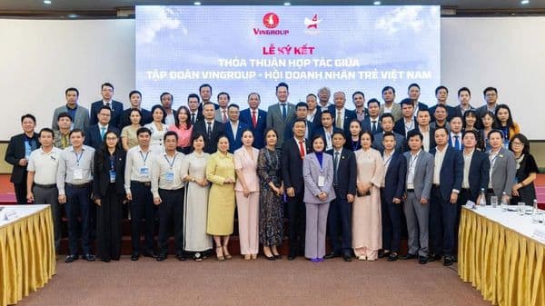 BAN CHẤP HÀNH CLB SAO VÀNG ĐẤT VIỆT THAM GIA GẶP MẶT LÃNH ĐẠO VINGROUP VÀ TỶ PHÚ PHẠM NHẬT VƯỢNG