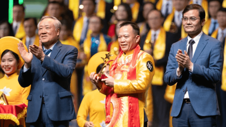 STAVIAN HOÁ CHẤT ĐƯỢC VINH DANH TOP 10 SAO VÀNG ĐẤT VIỆT 2024