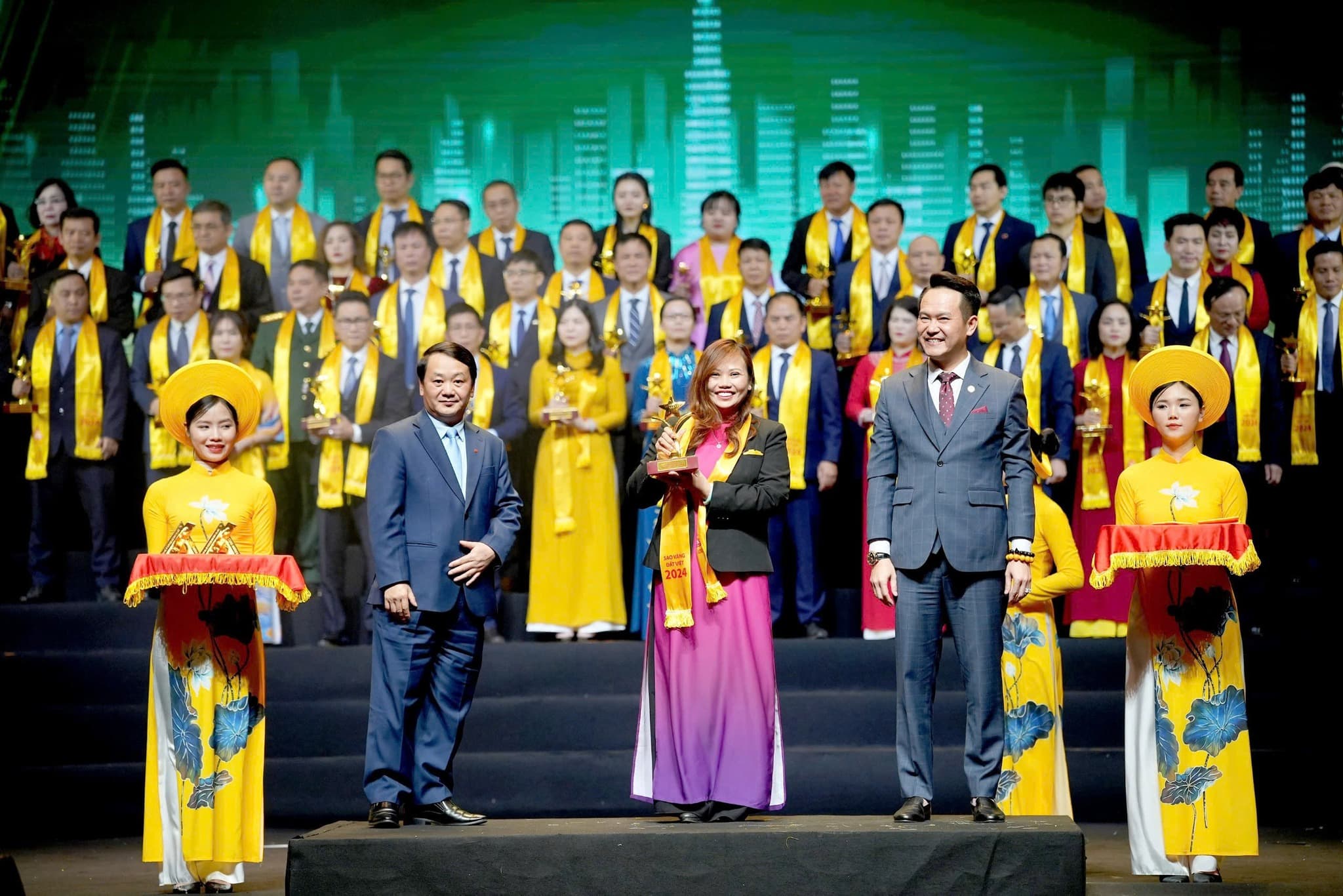 BẮC Á BANK TOP 100 DOANH NGHIỆP “SAO VÀNG ĐẤT VIỆT 2024”
