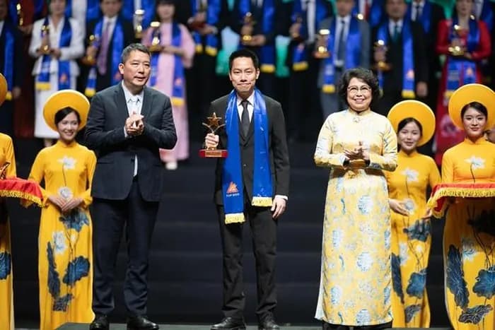 BUYMED VINH DỰ ĐƯỢC TRAO TẶNG GIẢI THƯỞNG SAO VÀNG ĐẤT VIỆT 2024 KHẲNG ĐỊNH VỊ THẾ DOANH NGHIỆP TRONG NGÀNH Y TẾ