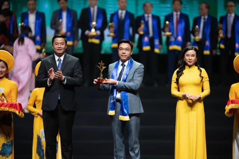 DOLEXPHAR VINH DANH GIẢI THƯỞNG SAO VÀNG ĐẤT VIỆT 2024