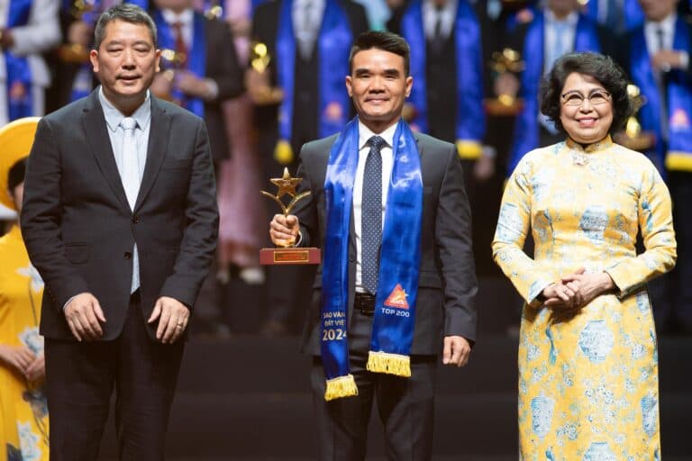 CÔNG TY HUỲNH ANH VINH DỰ NHẬN GIẢI THƯỞNG SAO VÀNG ĐẤT VIỆT