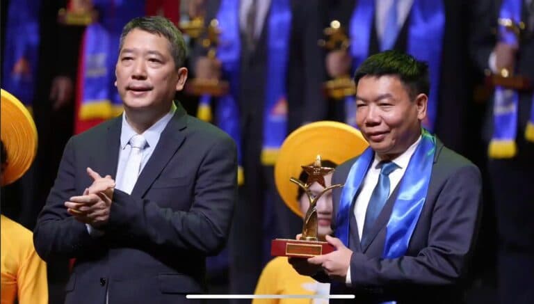 TRAPHACOSAPA VINH DỰ NHẬN GIẢI THƯỞNG SAO VÀNG ĐẤT VIỆT 2024
