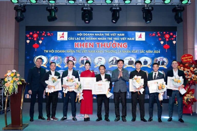 CLB SAO VÀNG ĐẤT VIỆT DỰ VÀ CHÚC MỪNG HỘI NGHỊ TỔNG KẾT HOẠT ĐỘNG NĂM 2024 VÀ TRIỂN KHAI PHƯƠNG HƯỚNG NĂM 2025 CỦA CLB DOANH NHÂN TRẺ 1983 VIỆT NAM